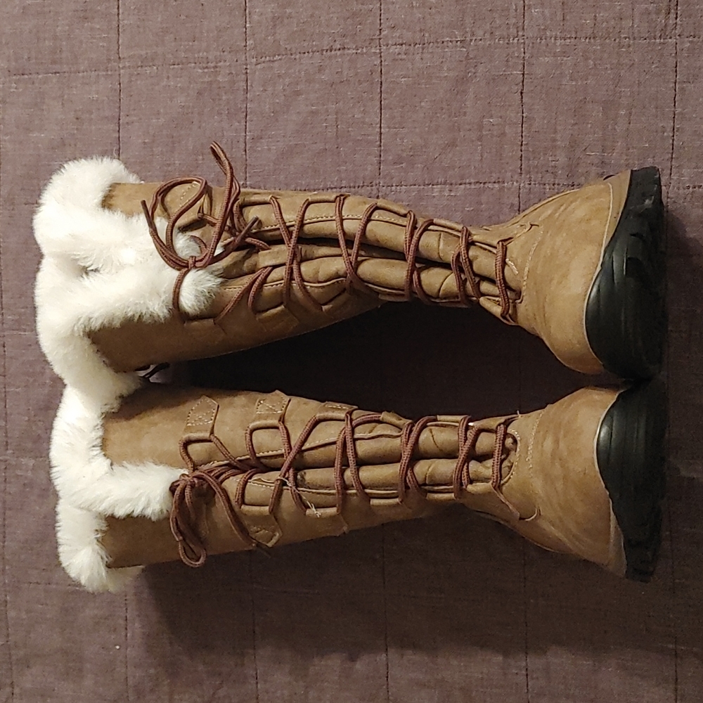 Women's Apres by Lamo Size 9M Tall Foux Fur Lined Boots